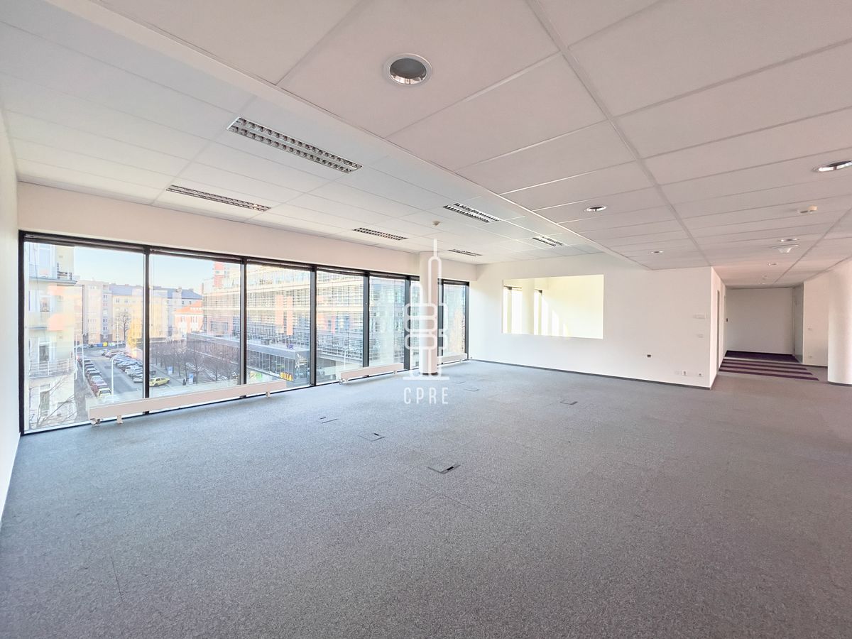 Pronájem kanceláře 866 m² – fotografie 2
