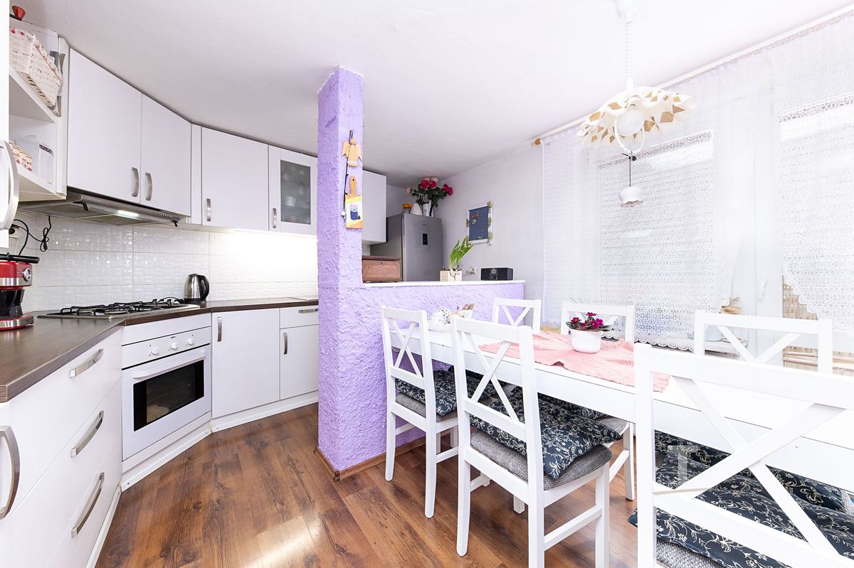 Prodej vícegeneračního domu 220 m², pozemek 229 m² – fotografie 2