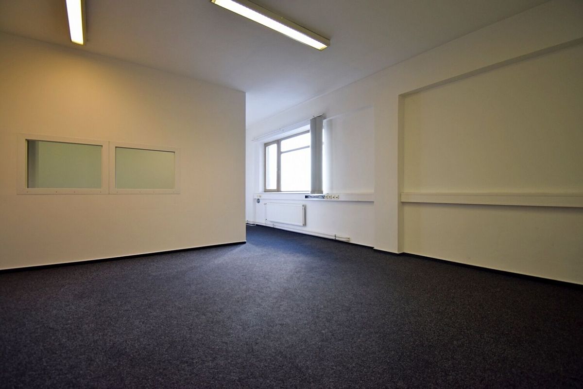 Pronájem kanceláře 58 m² – fotografie 3