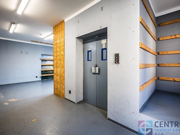 Комерційне приміщення в оренду, 176 м² (7 з 13)
