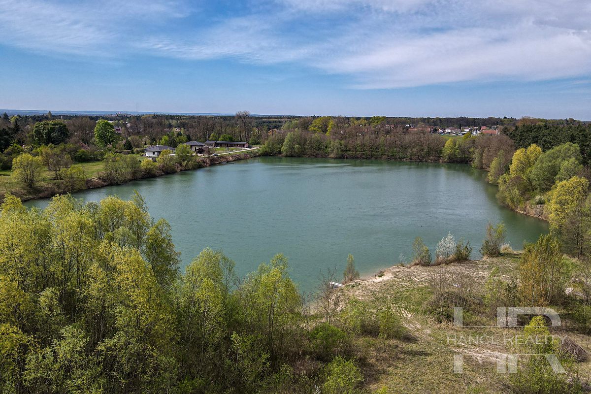 Prodej komerčního pozemku 111387 m²