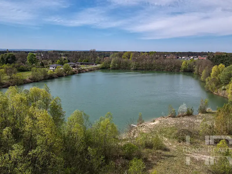 Prodej komerčního pozemku 111387 m², Písty – náhled fotky 1