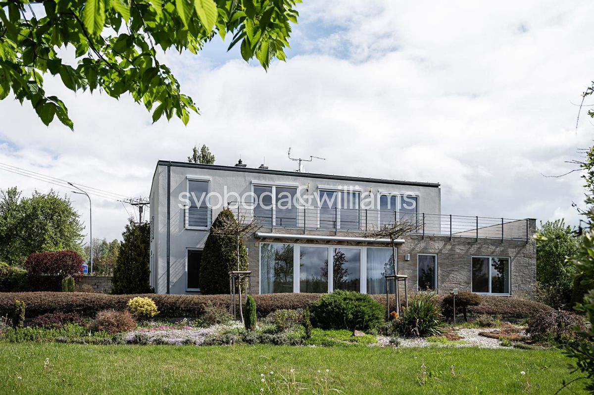 Prodej vily 184 m², pozemek 1803 m²