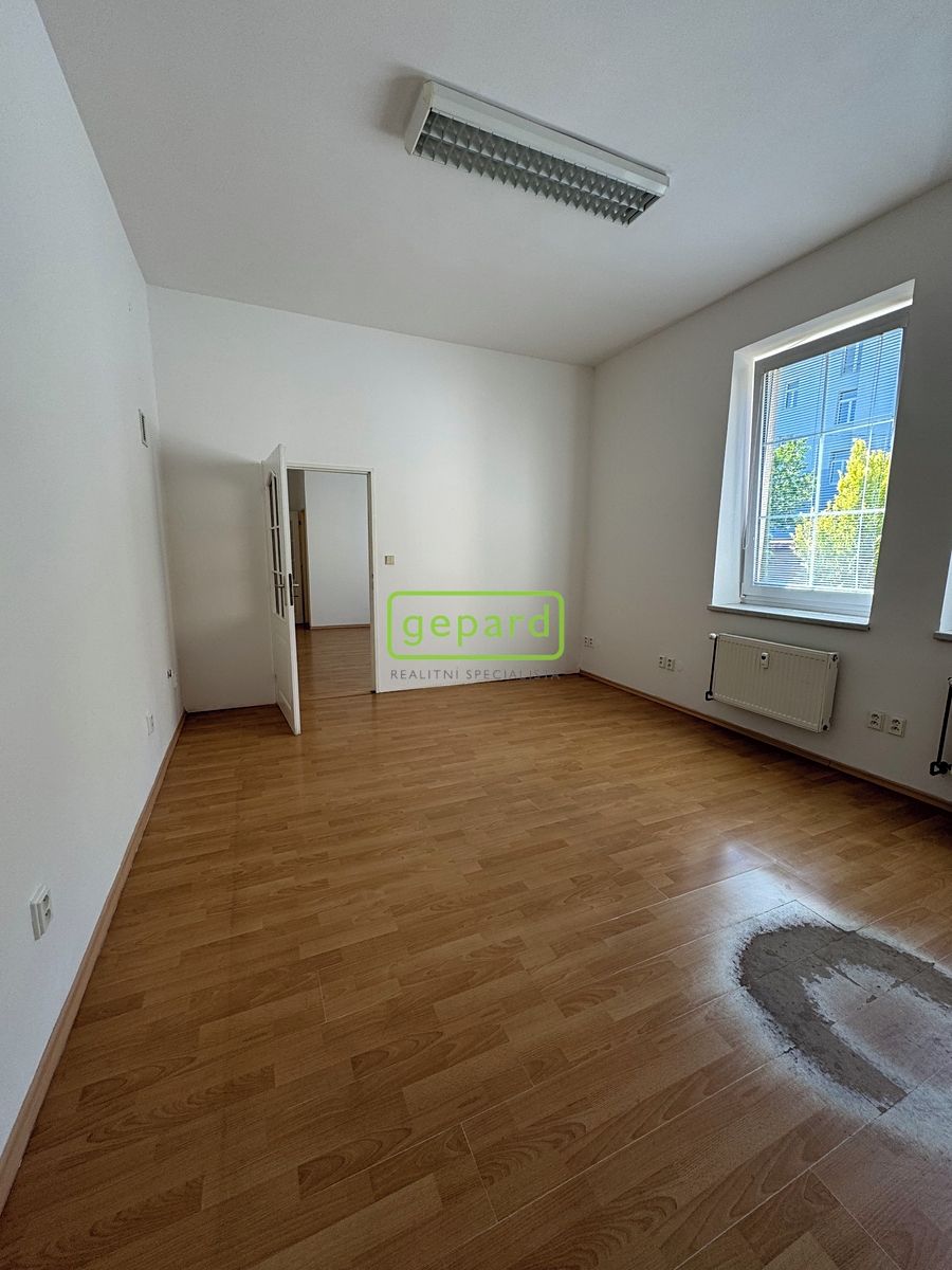 Pronájem kanceláře 40 m² – fotografie 3