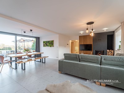 Prodej  rodinného domu 260 m², pozemek 5 558 m²