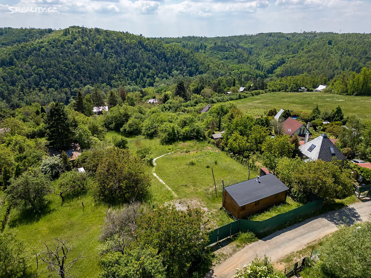 Prodej stavebního pozemku 2261 m² – pohled 2