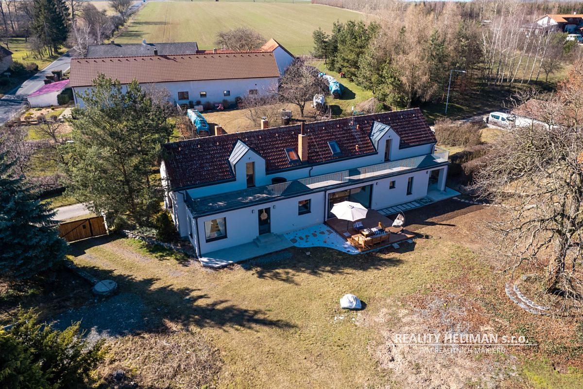 Prodej rodinného domu 260 m², pozemek 5558 m² – fotografie 4