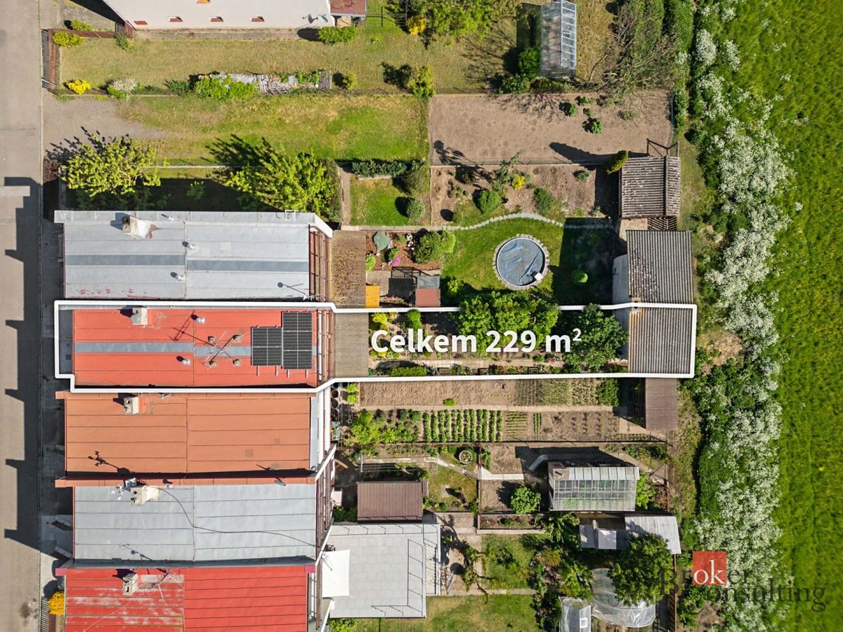 Prodej rodinného domu 180 m², pozemek 229 m² – fotografie 3