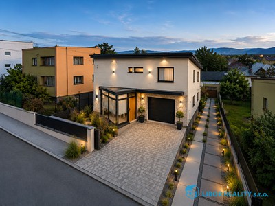 Prodej  vícegeneračního domu 220 m², pozemek 700 m²