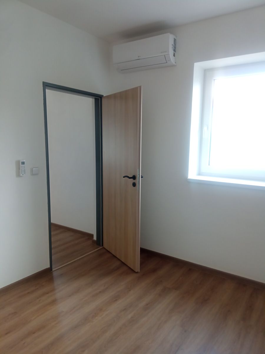 Pronájem bytu 1+1 35 m² – fotografie 3