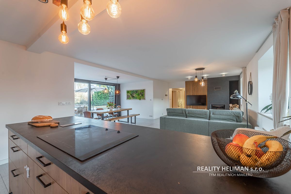 Prodej rodinného domu 260 m², pozemek 5558 m² – fotografie 2
