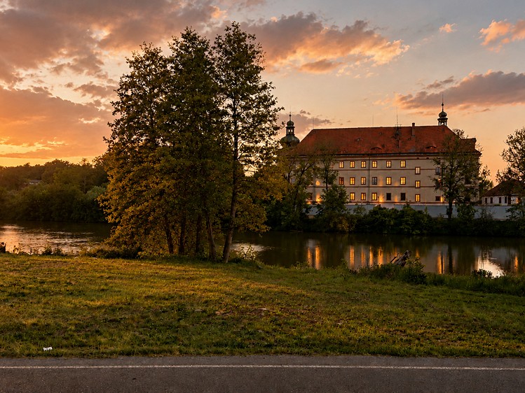 Grundstück zum Kauf, 1.470 m² (1 von 13)