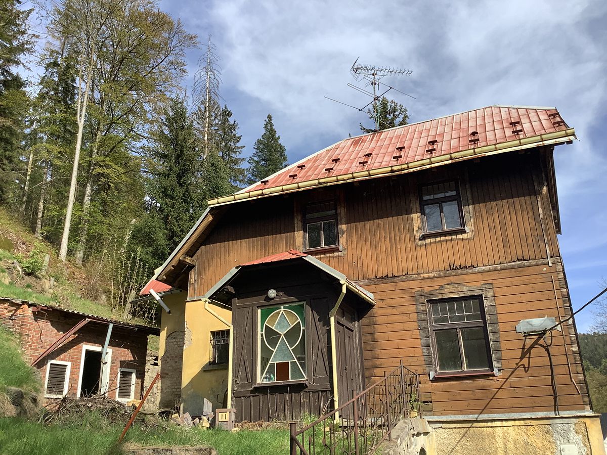 Prodej rodinného domu 703 m², pozemek 900 m² – fotografie 2