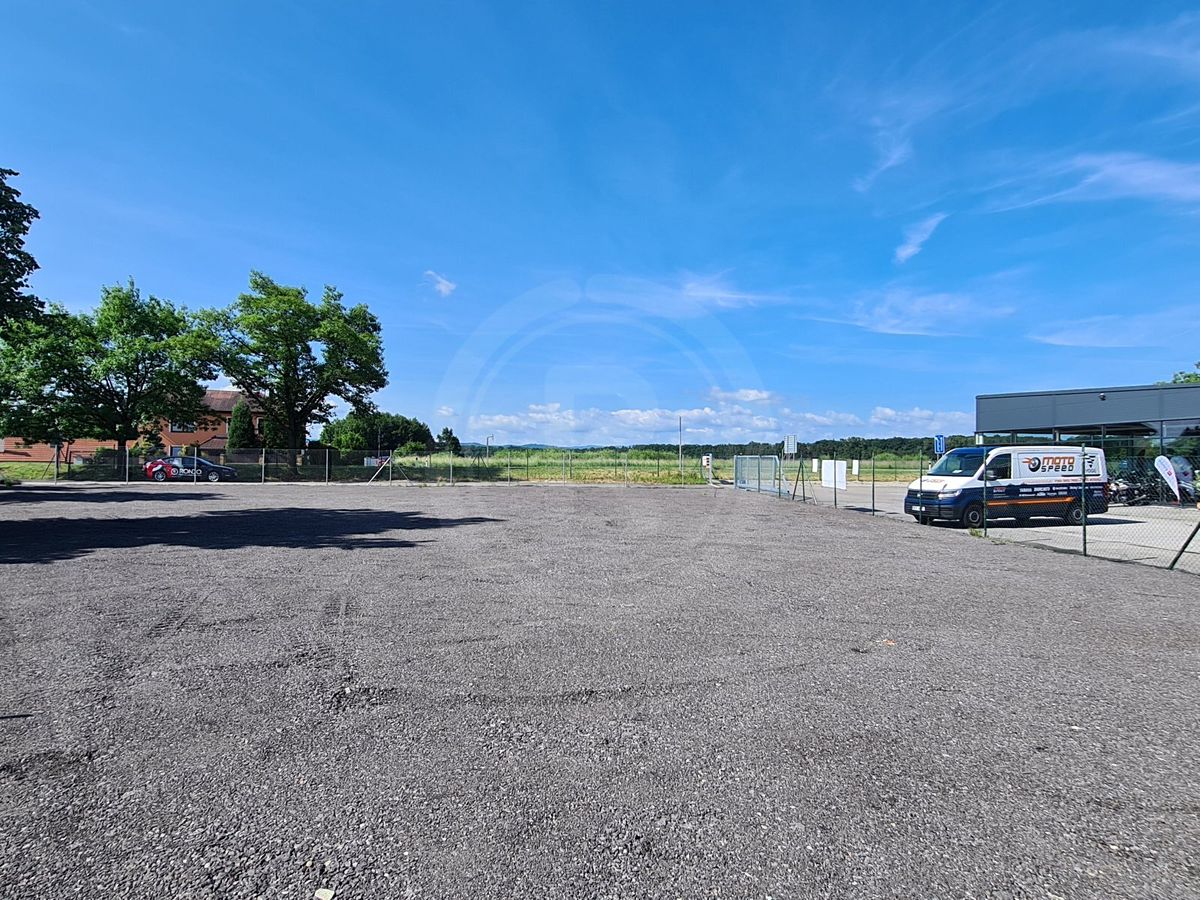 Pronájem komerčního pozemku 1000 m² – fotografie 5
