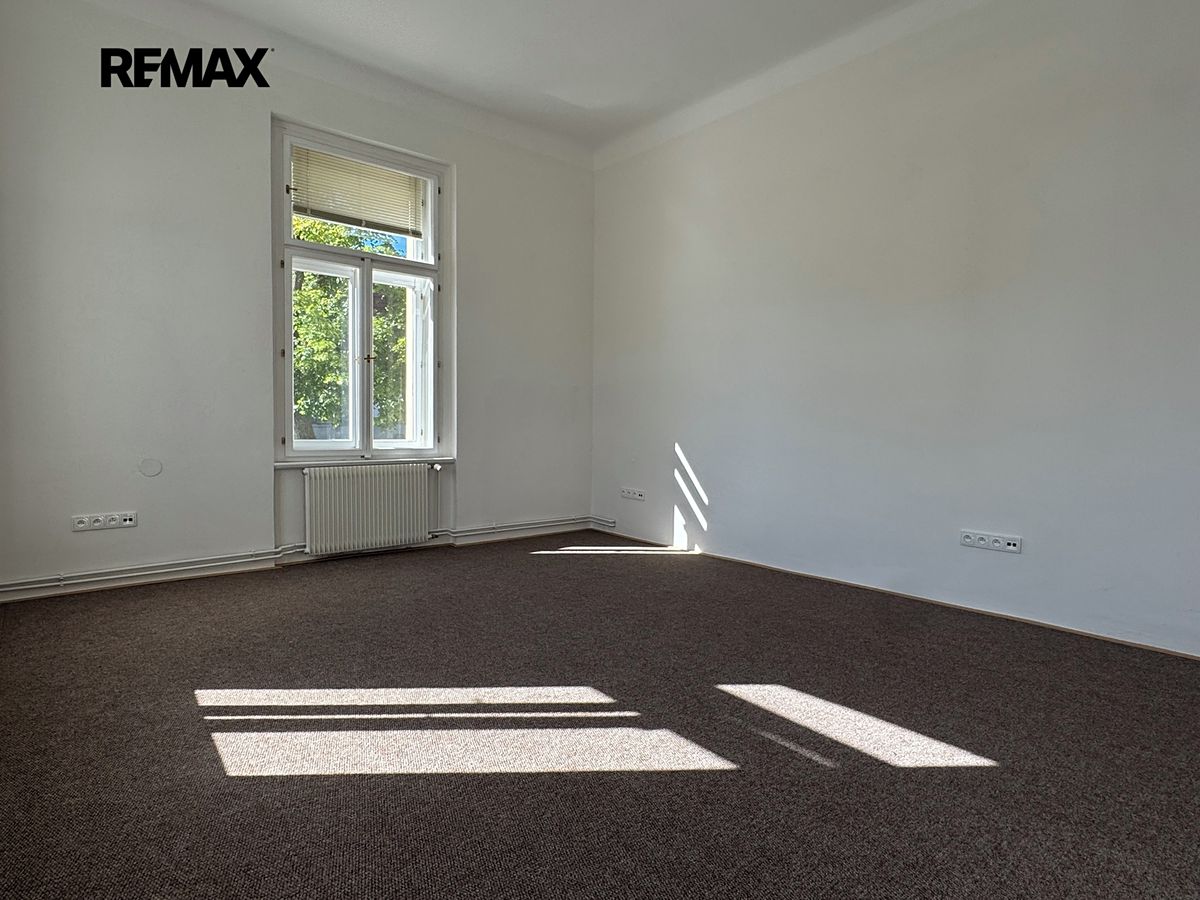 Pronájem kanceláře 14 m² – fotografie 3