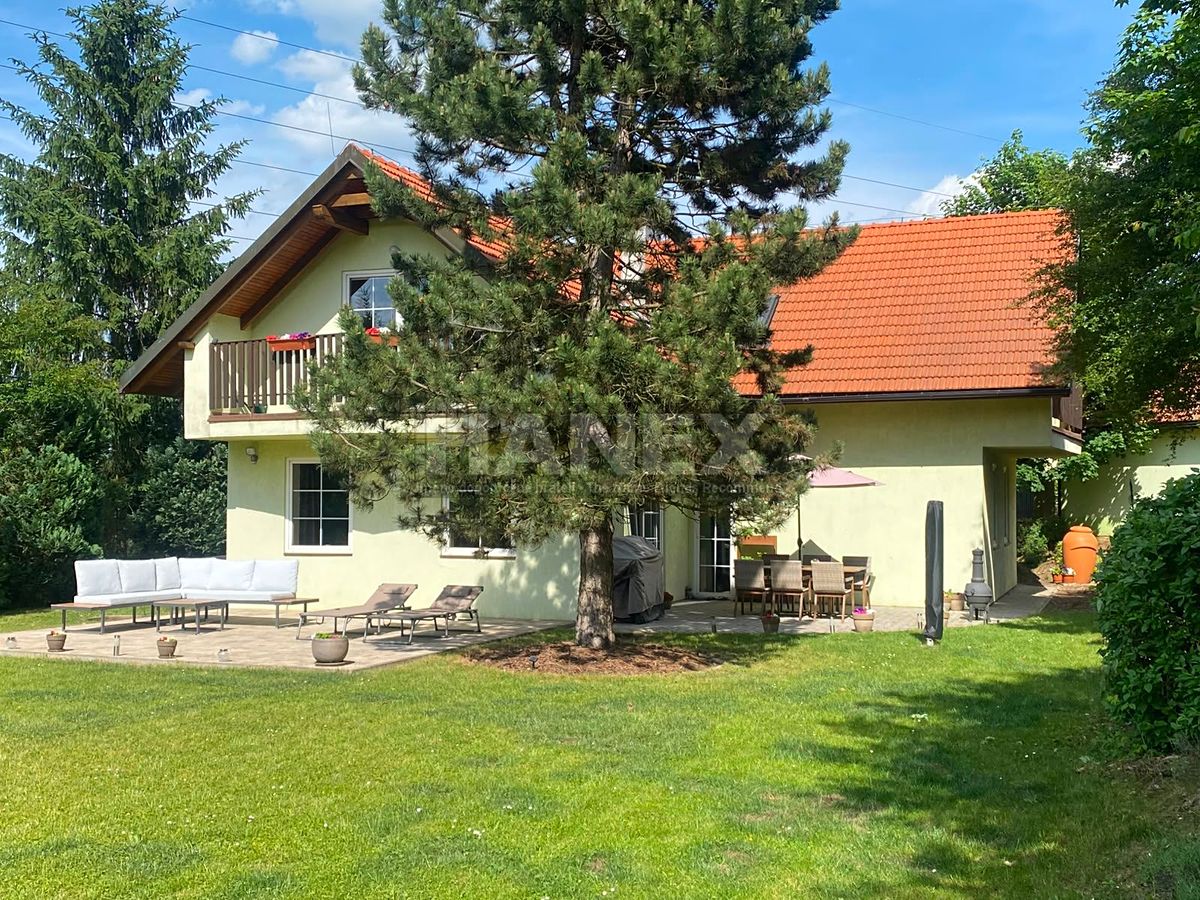 Prodej rodinného domu 192 m², pozemek 925 m²