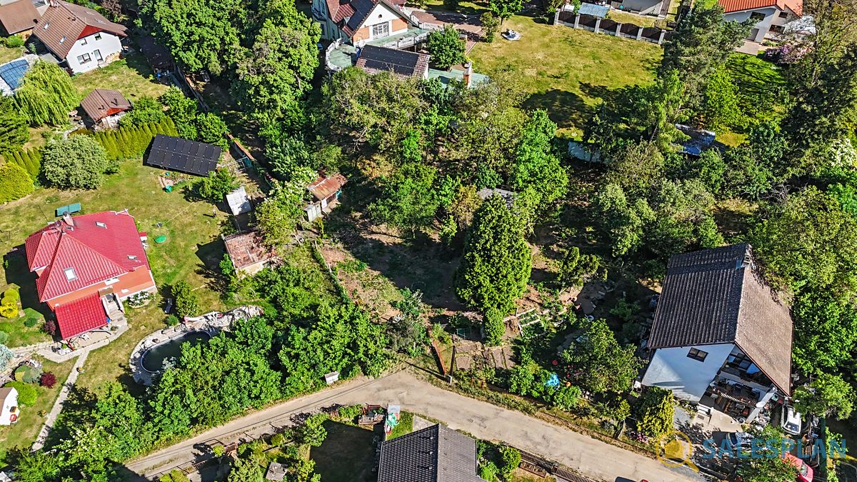 Prodej stavebního pozemku 1302 m²