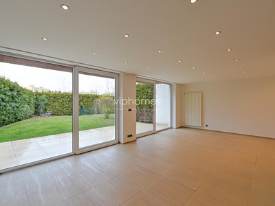 Pronájem  rodinného domu 310 m², pozemek 678 m²