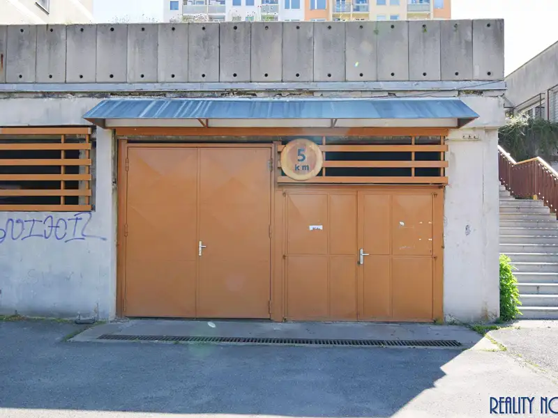 Pronájem garážového stání 16 m², Praha – náhled fotky 3
