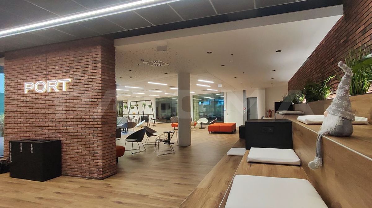 Pronájem kanceláře 708 m² – fotografie 3