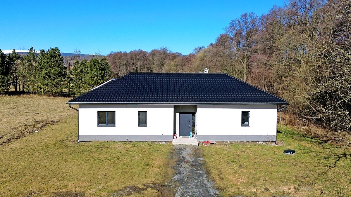 Prodej rodinného domu 135 m², pozemek 1877 m² – fotografie 2