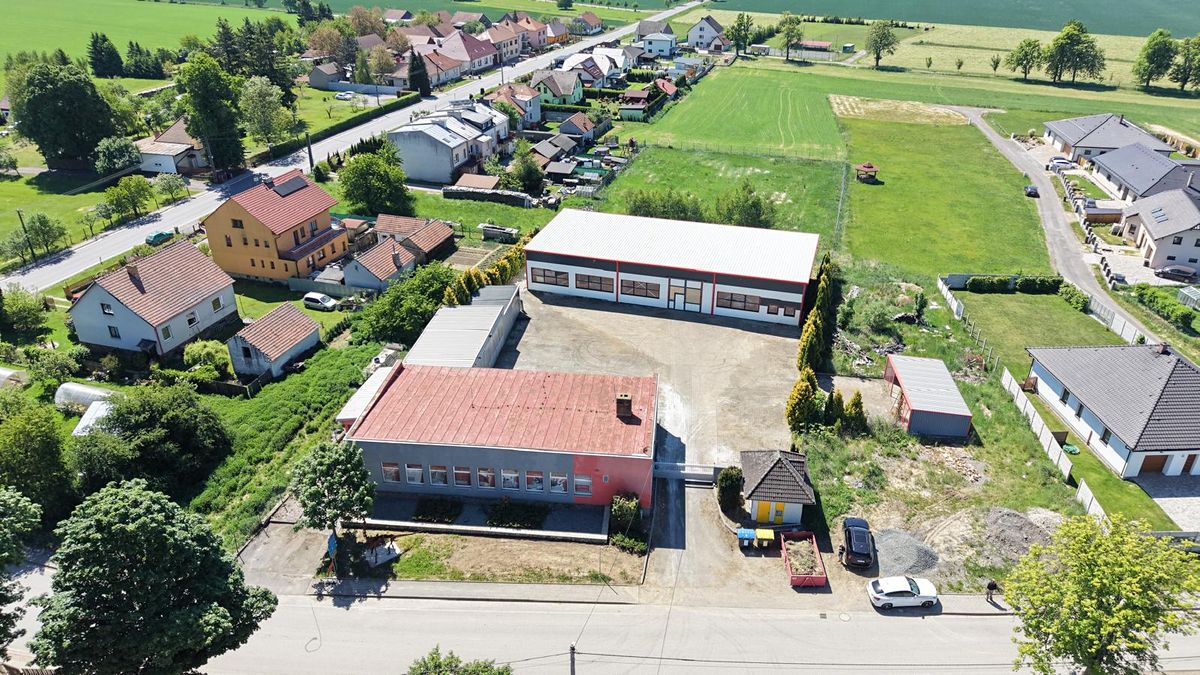 Pronájem skladového prostoru 1867 m² – fotografie 2