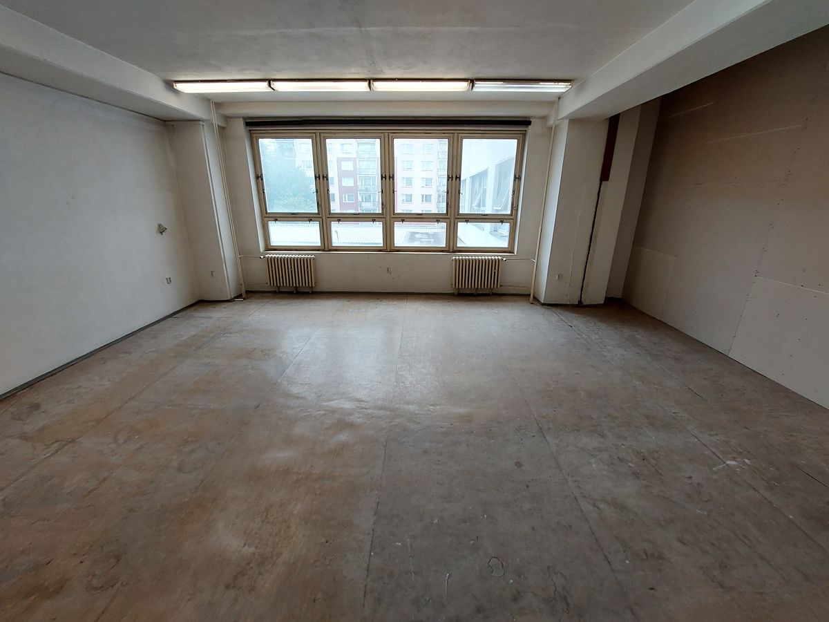 Pronájem kanceláře 70 m² – fotografie 2