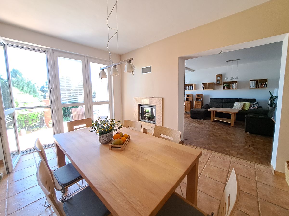 Prodej rodinného domu 204 m², pozemek 300 m² – fotografie 2