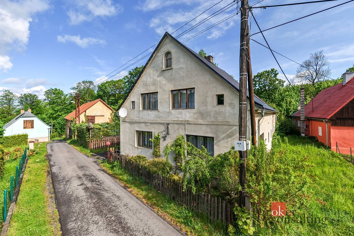 Prodej rodinného domu 284 m², pozemek 512 m² – fotografie 2
