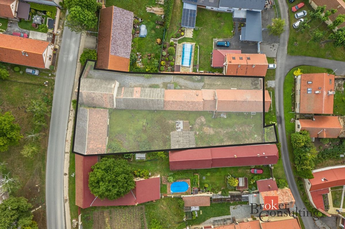 Prodej rodinného domu 150 m², pozemek 1584 m² – fotografie 2