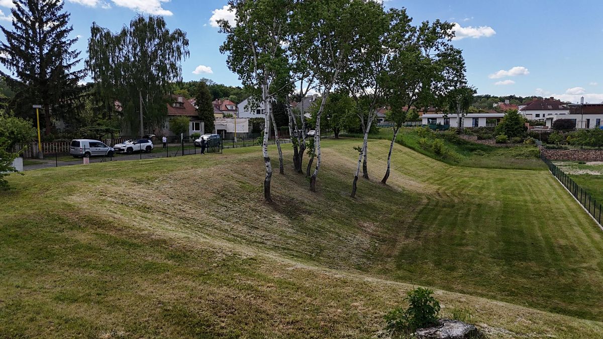 Prodej stavebního pozemku 2447 m² – fotografie 3