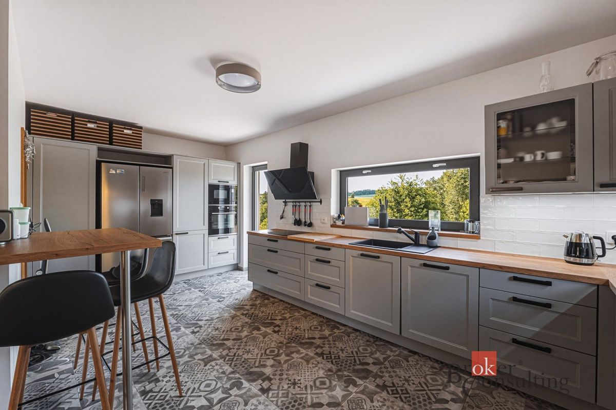 Prodej rodinného domu 240 m², pozemek 1152 m² – fotografie 3