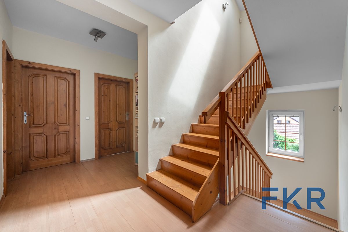 Prodej rodinného domu 242 m², pozemek 397 m² – fotografie 5