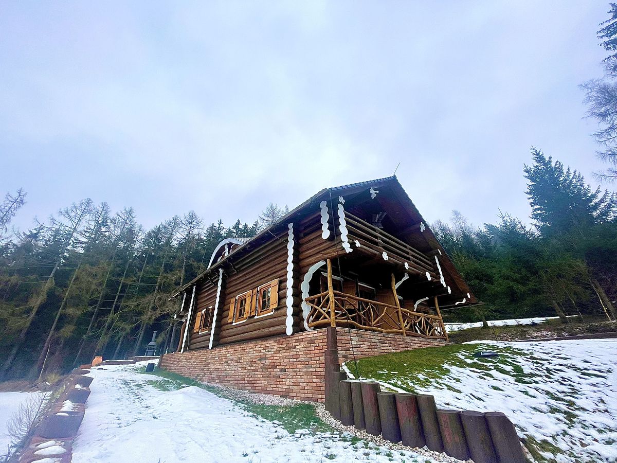 Prodej rodinného domu 166 m², pozemek 946 m² – fotografie 2