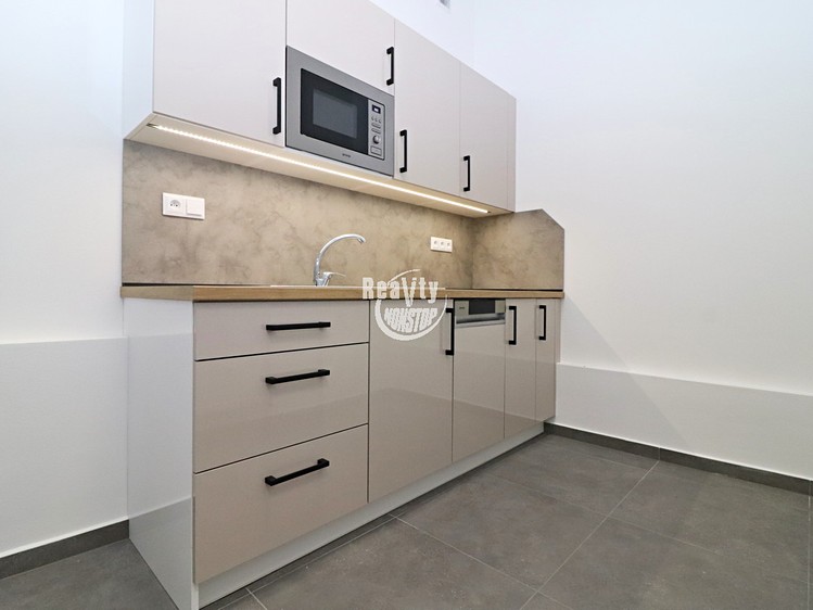 Комерційне приміщення в оренду, 584 м² (6 з 25)
