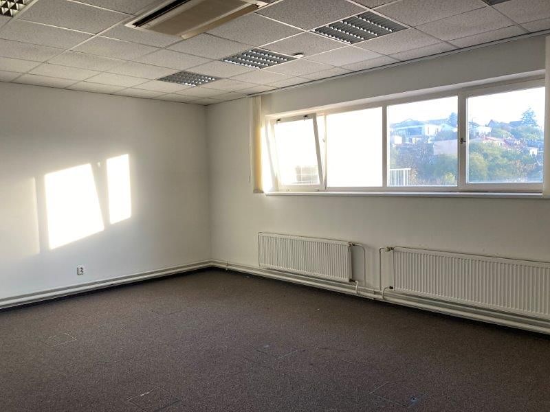 Pronájem kanceláře 30 m² – fotografie 3