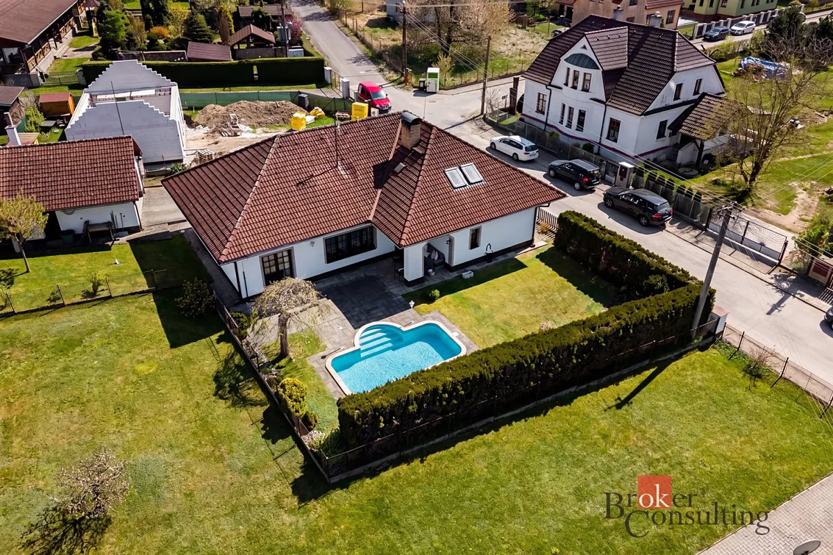 Prodej rodinného domu 220 m², pozemek 887 m²