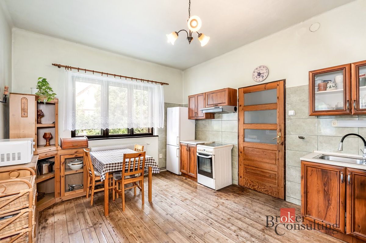 Prodej rodinného domu 284 m², pozemek 512 m² – fotografie 4