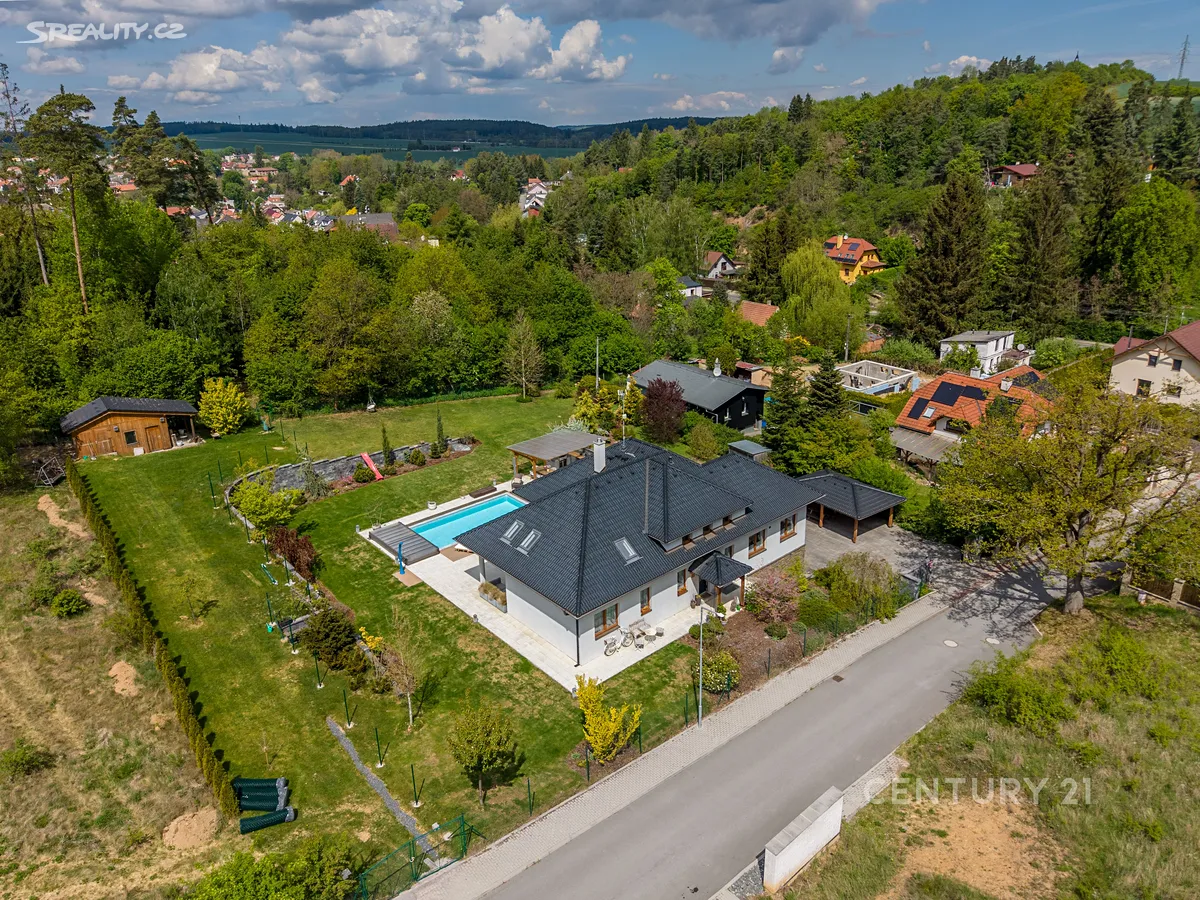Prodej rodinného domu 340 m², pozemek 1893 m² - View 2
