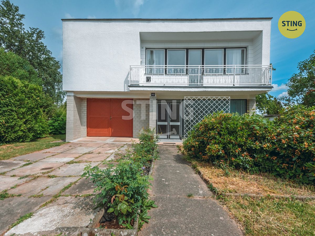 Prodej rodinného domu 220 m², pozemek 768 m² – fotografie 2