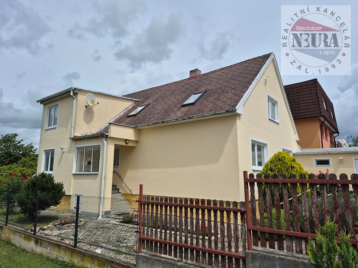 Prodej rodinného domu 180 m², pozemek 804 m²