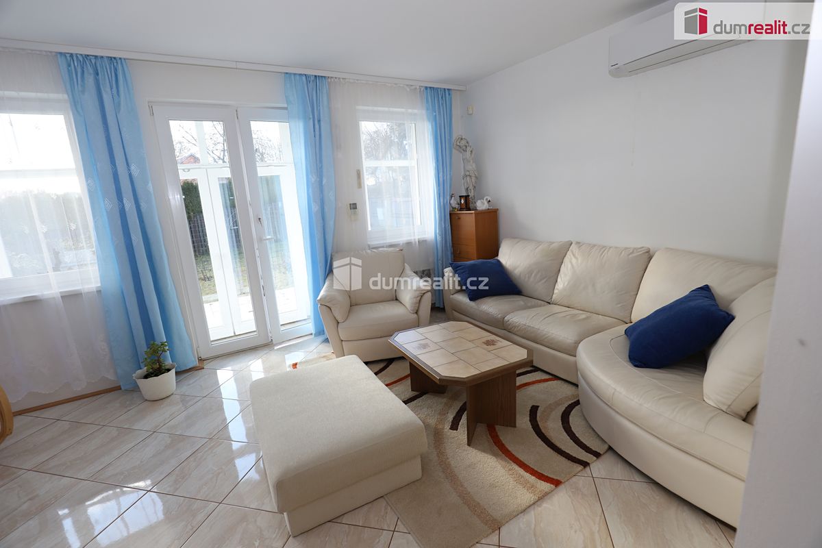 Prodej rodinného domu 200 m², pozemek 1122 m² – fotografie 4