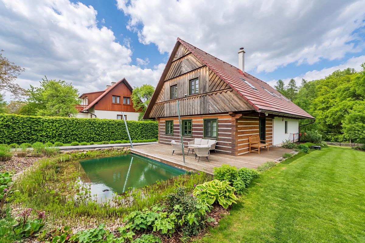 Prodej rodinného domu 174 m², pozemek 2048 m²