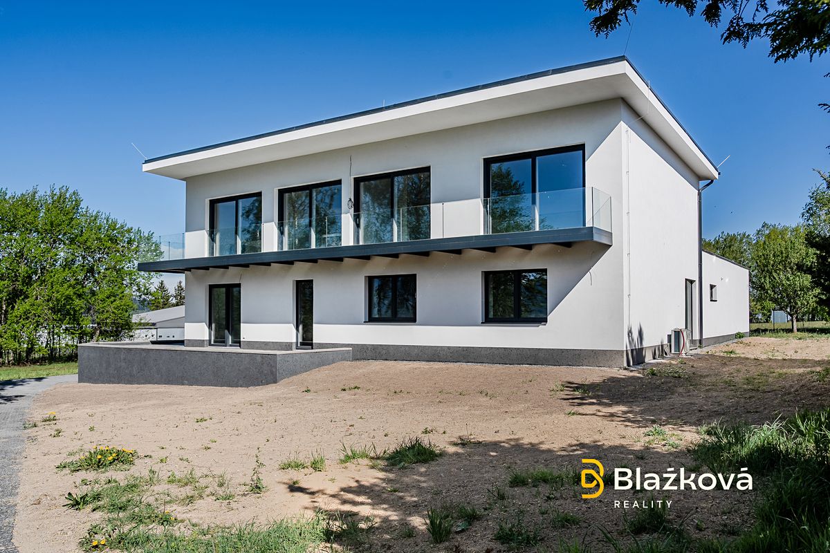 Prodej rodinného domu 330 m², pozemek 4813 m² – fotografie 3