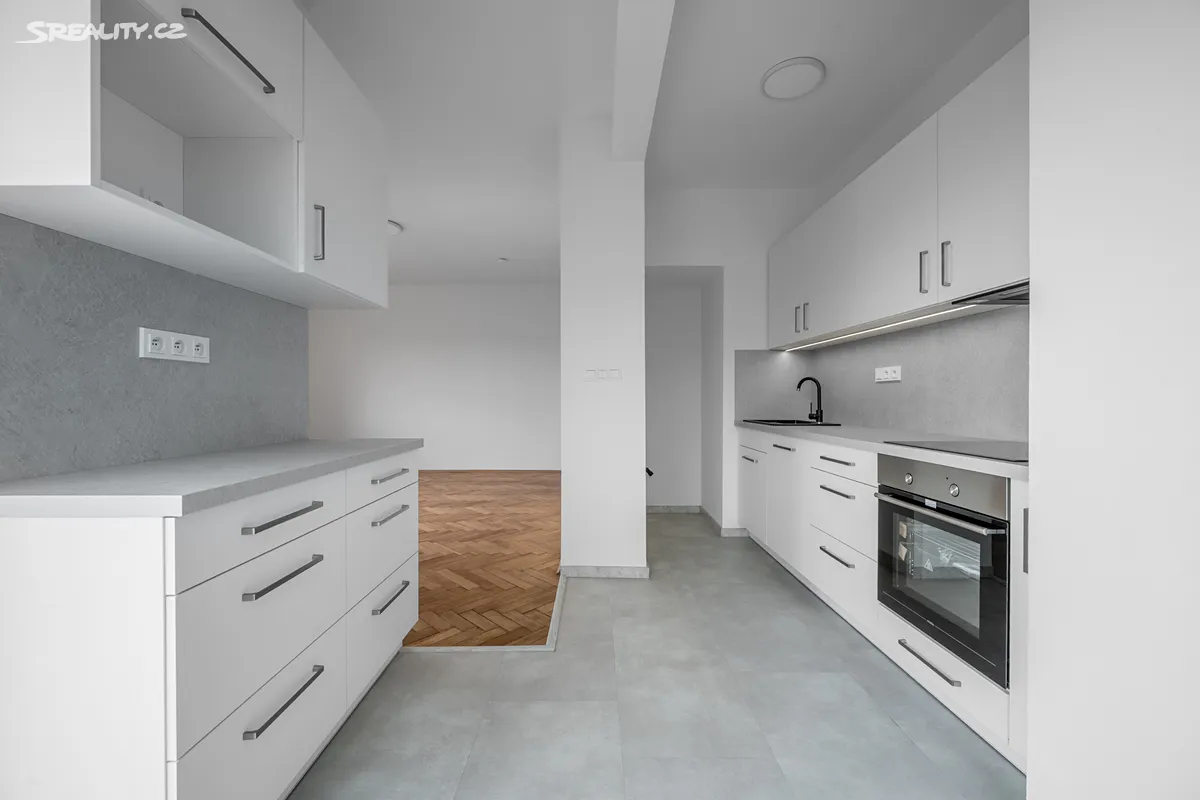 Pronájem bytu 2+1 77 m², Praha