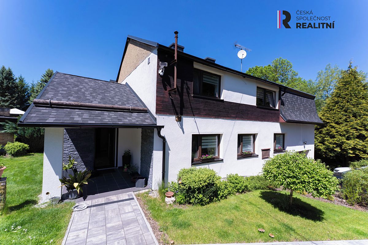 Prodej rodinného domu 200 m², pozemek 1766 m²