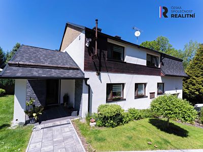 Prodej rodinného domu 200 m², pozemek 1766 m²