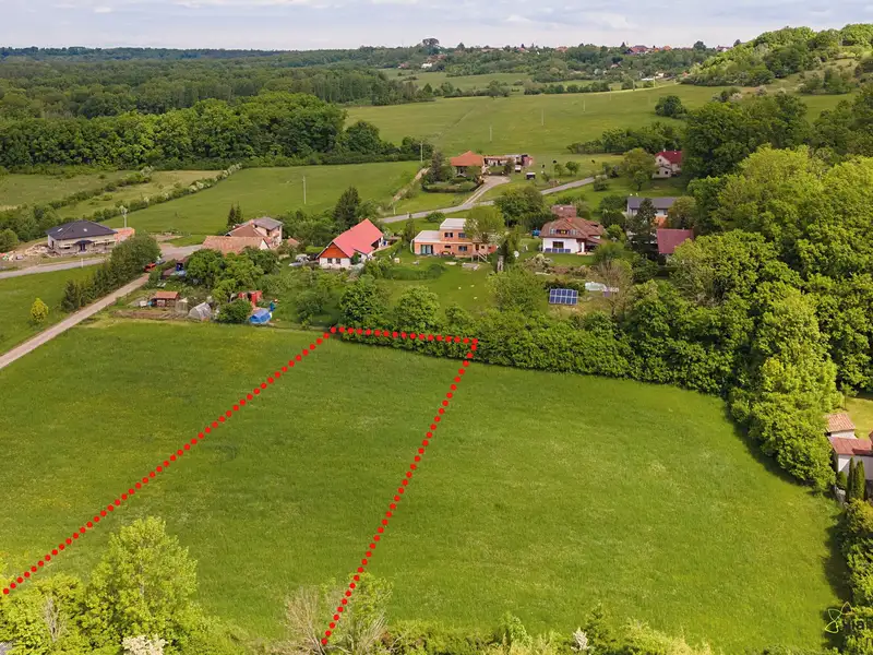Prodej stavebního pozemku 2204 m², Holice – náhled fotky 2