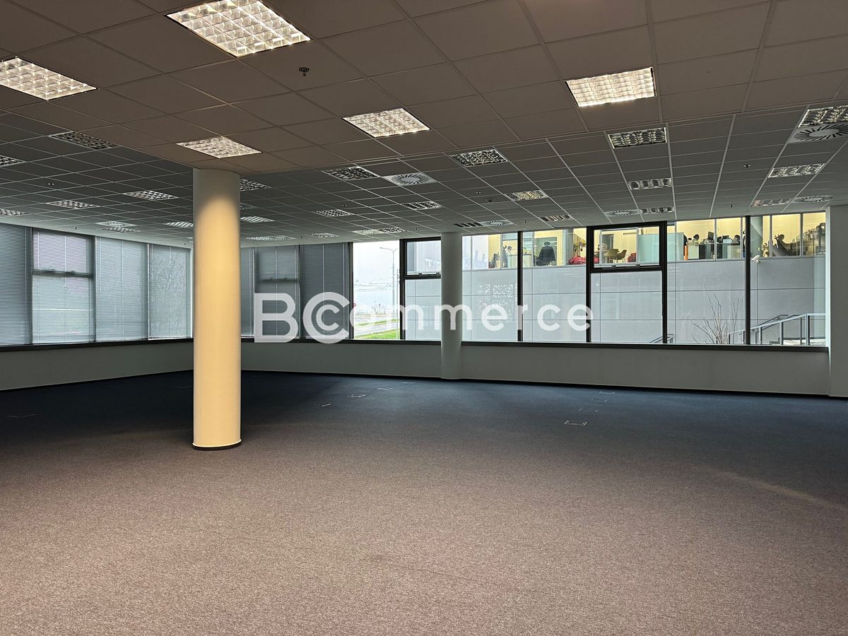 Pronájem kanceláře 780 m² – fotografie 3