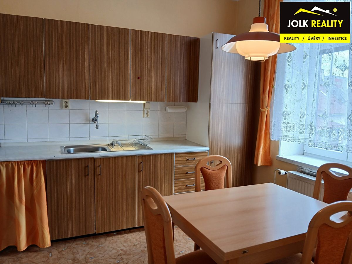 Prodej rodinného domu 258 m², pozemek 938 m² – fotografie 3